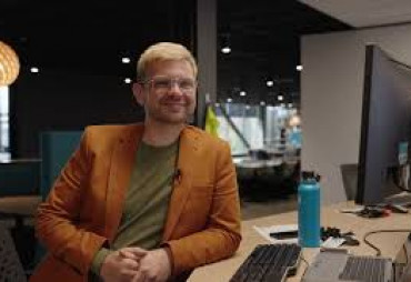 Bryce FillWzM3MCwyNTRd